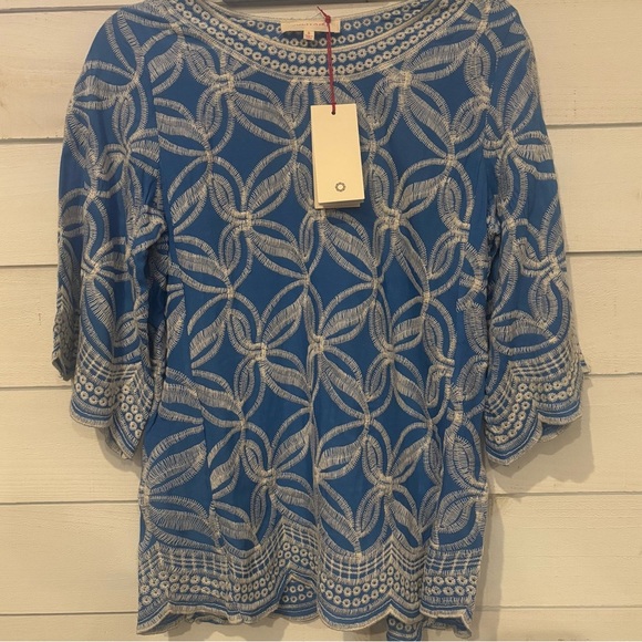 Solitaire NWT Blue and White Geometric Blouse - Picture 3 of 13